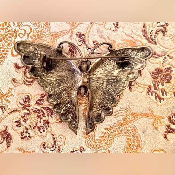 🦋Vintage butterfly brooch, antique brass  finish w/amber color cubic zirconias - Picture 2 of 5